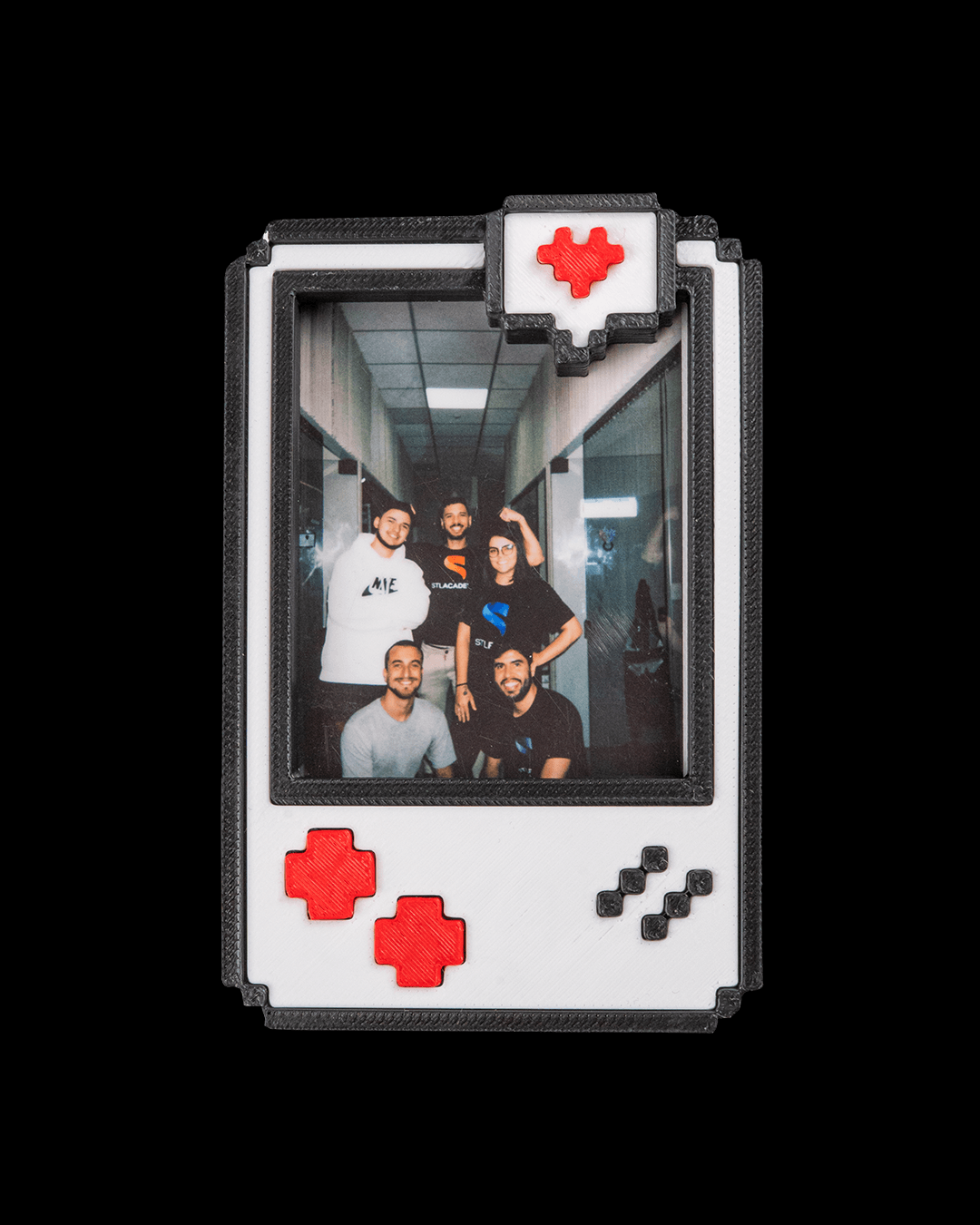 Pixel Snap – Magnetic Retro Photo Frame